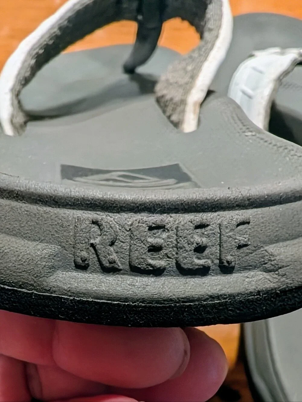 Reef Men’s Gray Footbed Flip Flops with White Straps Size 9